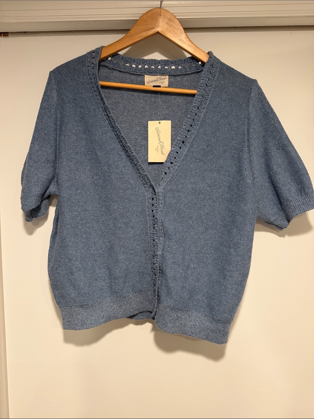 Universal thread women’s Dusty Blue Short-Sleeve V-Neck cardigan Large